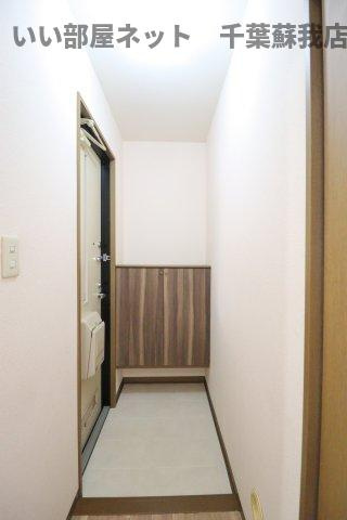 コーポ小倉Bの玄関|収納もある玄関です