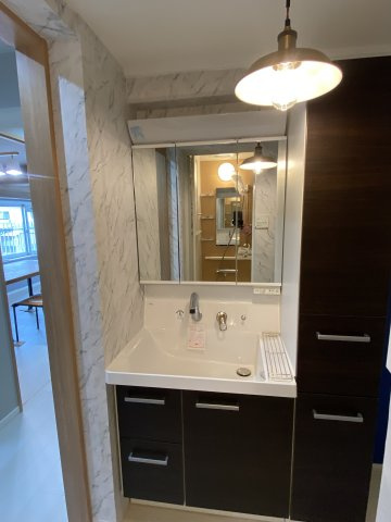 上高丸コーポラスの独立洗面台|独立洗面台、朝の身支度には欠かせません