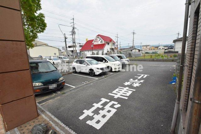八尾市太田３丁目の賃貸マンションの駐車場