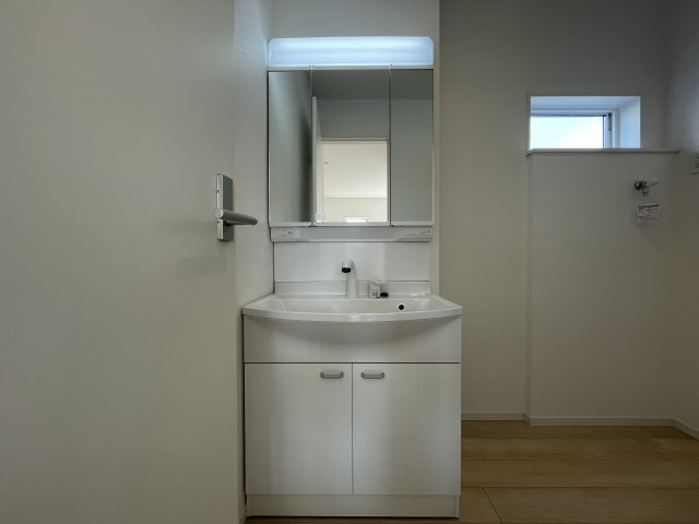 【洋室】 | 新築分譲住宅　山形市長町第8　全1棟 | 【Style Room】
家族一人ひとりの大切なプライベート空間。趣味・感性で個性的に飾って頂けるようシンプルに仕上げてあります。自分時間を充実させながら心豊かなひとときを過ごすための大切な空間。