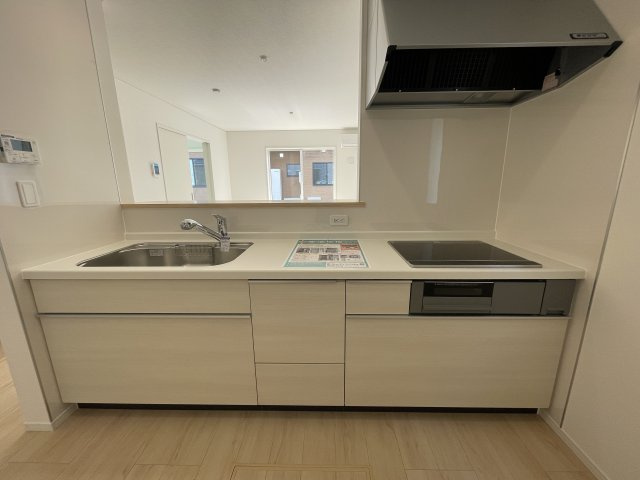 【キッチン】 | 新築分譲住宅　山形市印役町　第7　全2棟 | 【Counter Kitchen】
お料理を効率的に、楽しく。ママの毎日のお料理を効率的にしてくれる動線は「１分でも家事の時間を短縮したい」という思いを叶えてくれます(*^-^*)