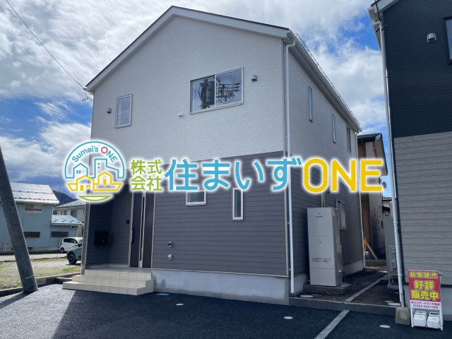 【外観】 | 新築分譲住宅　山形市印役町　第7　全2棟 | 2号棟
【Appearance】
表現された空間は豊かな光と風を纏い、暮らしの時間を豊かにしてくれます。デザインされた空間と競い合うかのような充実した建物設備も家族の時間を彩ってくれることでしょう。