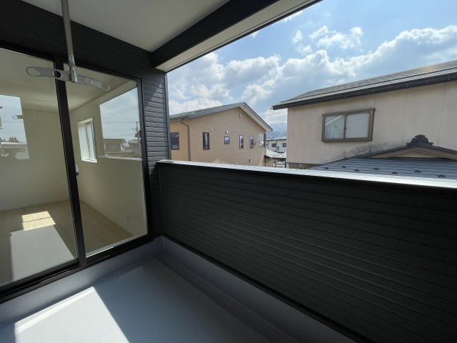 【内観：施工例】 | 新築分譲住宅　山形市印役町　第7　全2棟 | 【Style Room】
家族一人ひとりの大切なプライベート空間。趣味・感性で個性的に飾って頂けるようシンプルに仕上げてあります。自分時間を充実させながら心豊かなひとときを過ごすための大切な空間。