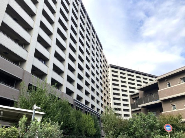 ヨコハマオールパークス第四街区L棟の外観