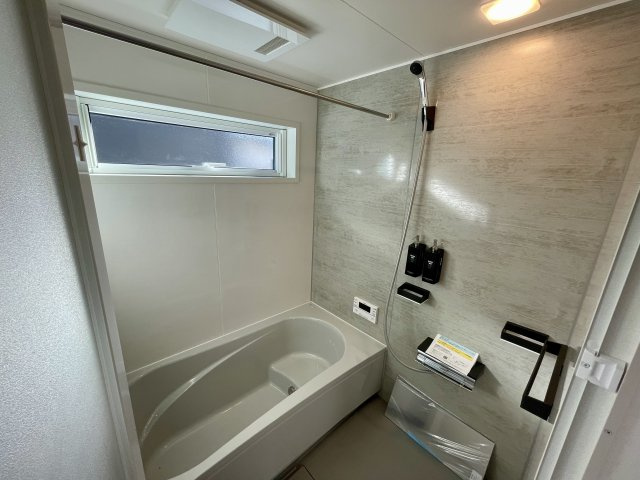 【浴室】 | 【新築分譲住宅　～Sumika～】　リリーフ柏木　☆全2棟☆ | 【Bathroom】
広々したバスルームは日々の疲れを癒してくれます。半身浴タイプなので、お子さんと一緒にゆっくり湯船につかりながら１日の出来事をお話したり・・そんな素敵時間が過ごせます♪