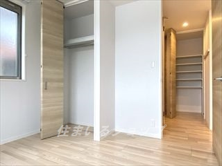 広島市安佐北区三入５丁目のアパートの寝室|クローゼットあり