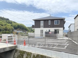 広島市安佐北区三入５丁目のアパートの駐車場