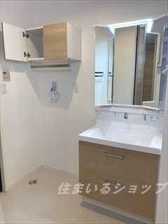 広島市安佐北区三入５丁目のアパートの洗面所|三面鏡付きシャンプードレッサー