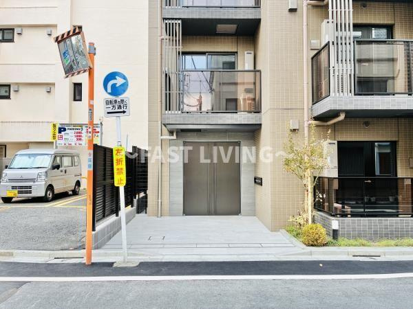 コンポジット早稲田鶴巻町のエントランス