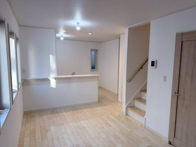 川口市青木２丁目　Ⅱ期　新築一戸建ての居間・リビング|ゆったり過ごせる居間です