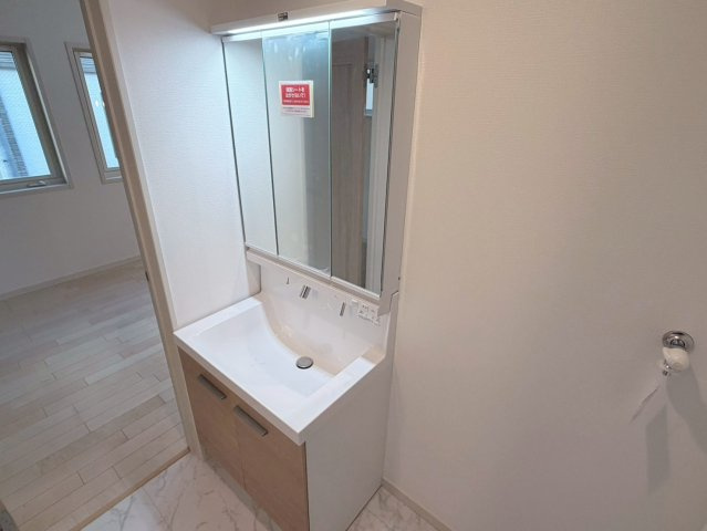 川口市青木２丁目　Ⅱ期　新築一戸建ての独立洗面台|独立洗面化粧台付き