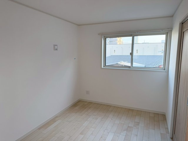 川口市青木２丁目　Ⅱ期　新築一戸建ての寝室|開放的な寝室です