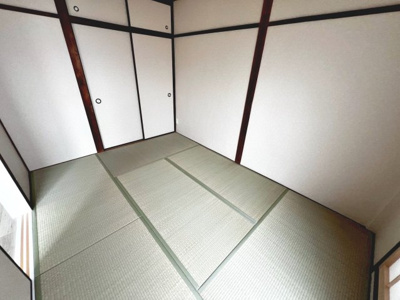 【和室】 | もず山洋ハイツ | 多用途に様々な使い方が出来る和室付きです。お客様がいらっしゃった時の客間、お子様の遊び場、寝転がってのんびり休日を過ごす癒しの場、などなど、和室があるのは嬉しいですね♪