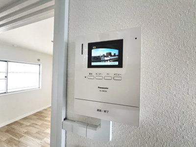【防犯設備】 | もず山洋ハイツ | 訪問者の顔を確認できるTVモニター付きインターホン♪