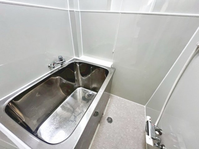 【浴室】 | もず山洋ハイツ | ゆったりとくつろげる綺麗な浴室♪浴室に窓が付いているので、換気ができて湿気やカビ防止になりますよ！