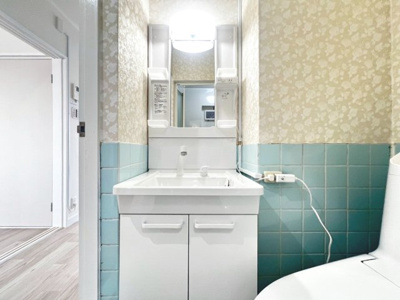 【独立洗面台】 | もず山洋ハイツ | 令和７年１１月リフォーム済みで快適な洗面台。身支度も気分良くできますね♪