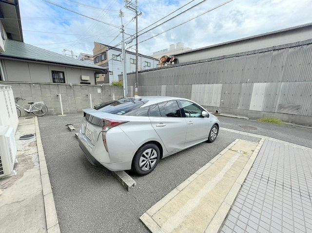 アブニールの駐車場