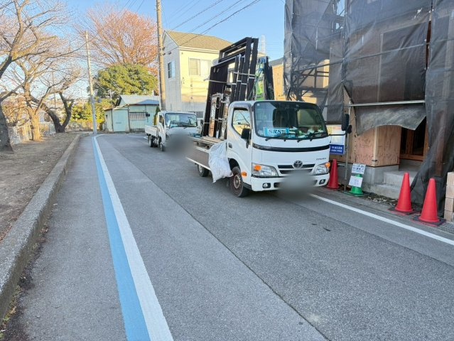 川口市赤井四丁目　新築一戸建て　A号棟の前面道路含む現地写真|前面道路含む現地写真です