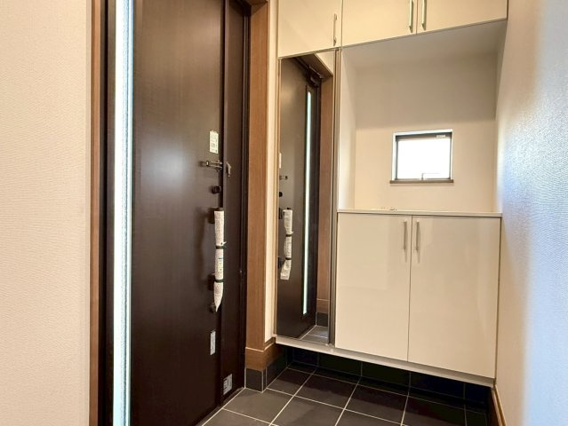 川口市赤井　新築一戸建て　J号棟の玄関|シンプルで使いやすい玄関です