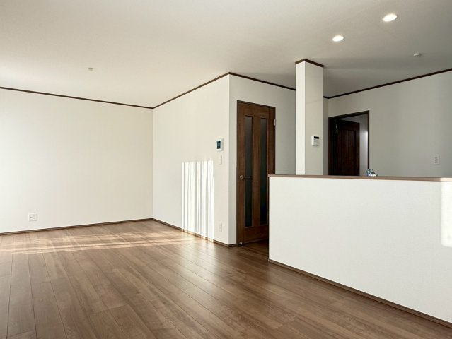 川口市赤井　新築一戸建て　J号棟の居間・リビング|ゆったり過ごせる居間です