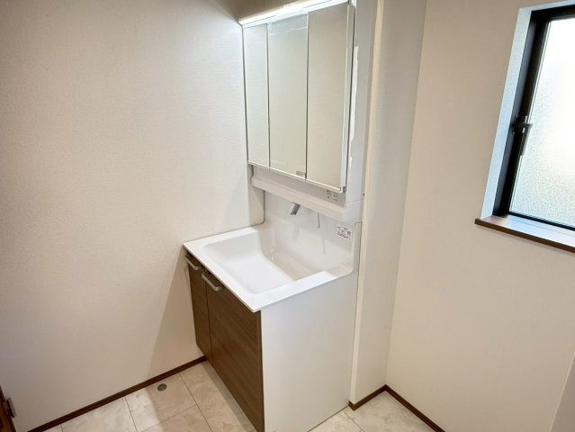 川口市赤井　新築一戸建て　J号棟の独立洗面台|独立洗面台です