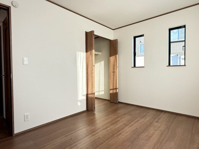 川口市赤井　新築一戸建て　J号棟の寝室|開放的な寝室です