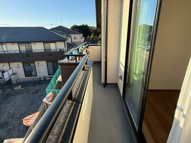 川口市赤井　新築一戸建て　J号棟のバルコニー|お洗濯にも便利なバルコニー付き