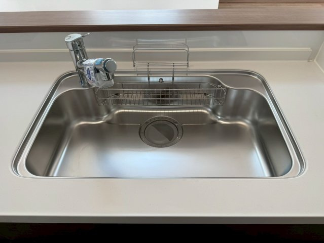 川口市赤井　新築一戸建て　J号棟のキッチン|コンパクトなキッチンで掃除もラクラク