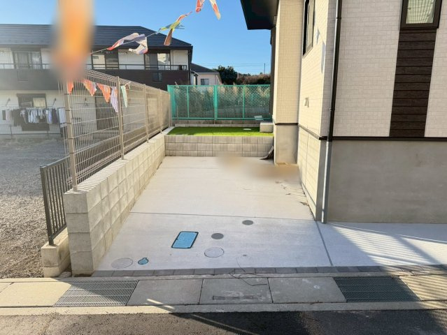 川口市赤井　新築一戸建て　J号棟の駐車場|車をお持ちの方に嬉しい駐車場付きの物件です