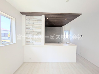 【キッチン】 | 磐田市高木 新築一戸建て 1号棟 | 前から見たキッチンです