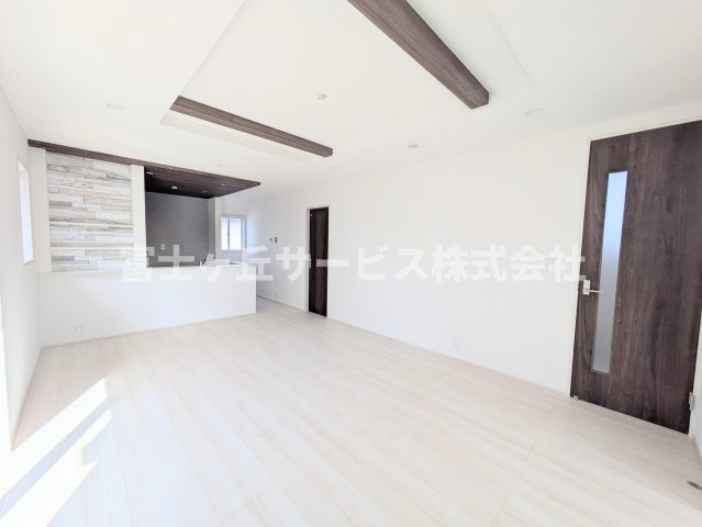 【居間・リビング】 | 磐田市高木 新築一戸建て 1号棟 | リビングダイニングです