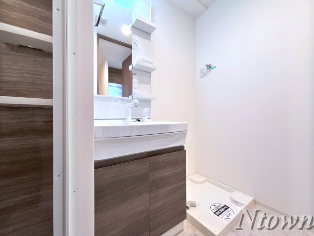 【独立洗面台】 | S-RESIDENCE庄内通駅前curere(クラーレ) | 独立洗面台、小物を置くことができて便利です