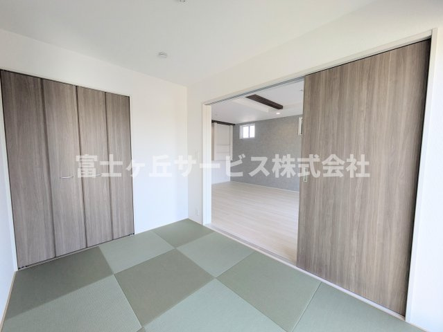 【和室】 | 磐田市高木 新築一戸建て 3号棟 | リビング横の和室です