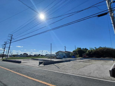 【外観】 | 磐田市高木 新築一戸建て 3号棟 | 現在建築中の外観画像です。ご内覧は同じメーカーの完成物件へご案内いたしますので、いつでもご相談ください！