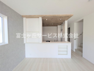 【キッチン】 | 磐田市高木 新築一戸建て 4号棟 | 前から見たキッチンです