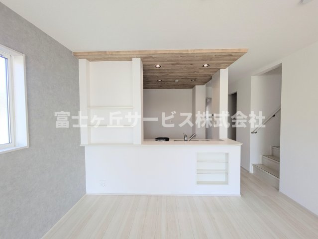 【キッチン】 | 磐田市高木 新築一戸建て 4号棟 | 前から見たキッチンです