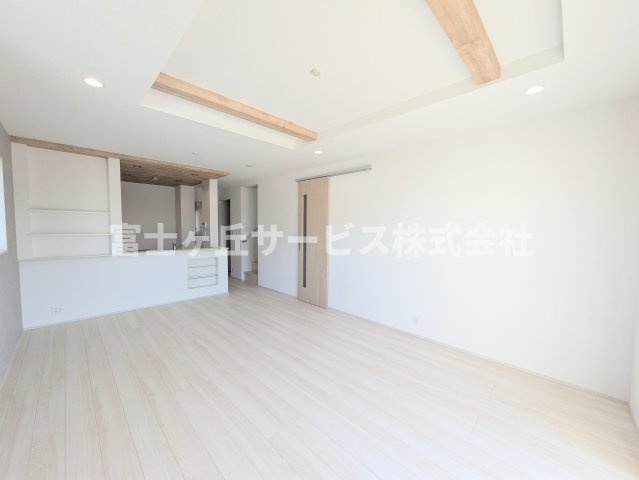 【居間・リビング】 | 磐田市高木 新築一戸建て 4号棟 | リビングダイニングです