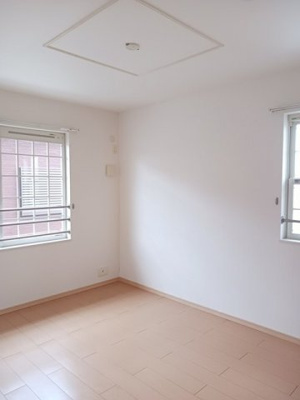 【内装】 | メゾンフローラⅡ | 明るい色調の室内です