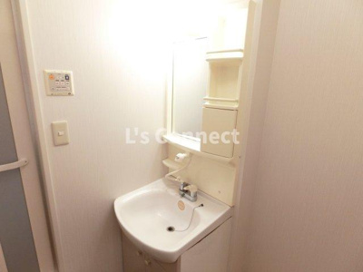 【洗面所】 | アルス明石台Ｅ | 朝の支度もスムーズな独立洗面台。