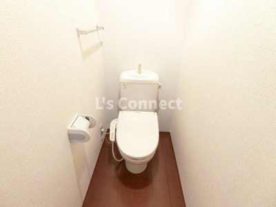 【トイレ】 | アルス明石台Ｅ | 温水洗浄便座付きのトイレ。