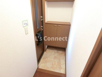 【玄関】 | アルス明石台Ｅ | 上下の下駄箱で靴も収納できます。