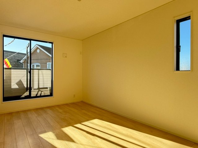 川口市安行小山第2　新築一戸建て　１号棟の寝室|開放的な寝室です