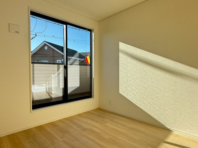 川口市安行小山第2　新築一戸建て　１号棟の洋室|使い勝手のいい洋室です