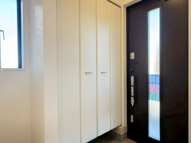 川口市安行小山第2　新築一戸建て　2号棟の玄関|明るい玄関です