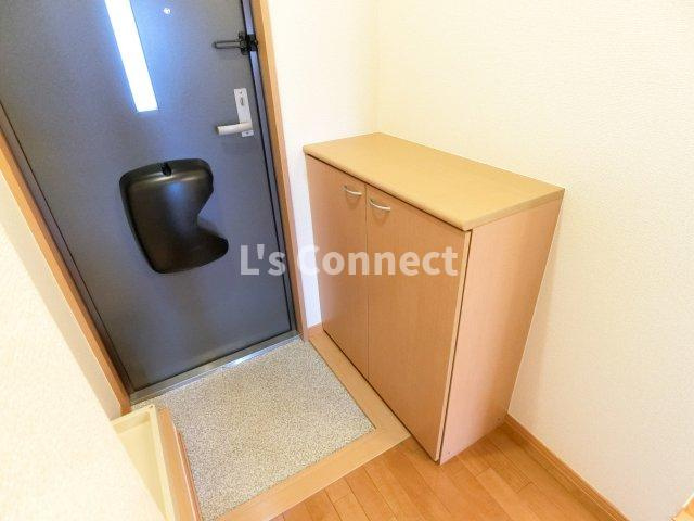 【玄関】 | ドミトリー旭Ｂ | 下駄箱付きで靴も収納できます。