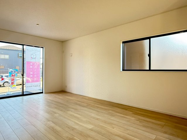 川口市安行小山第2　新築一戸建て　3号棟の居間・リビング|おしゃれなリビングです