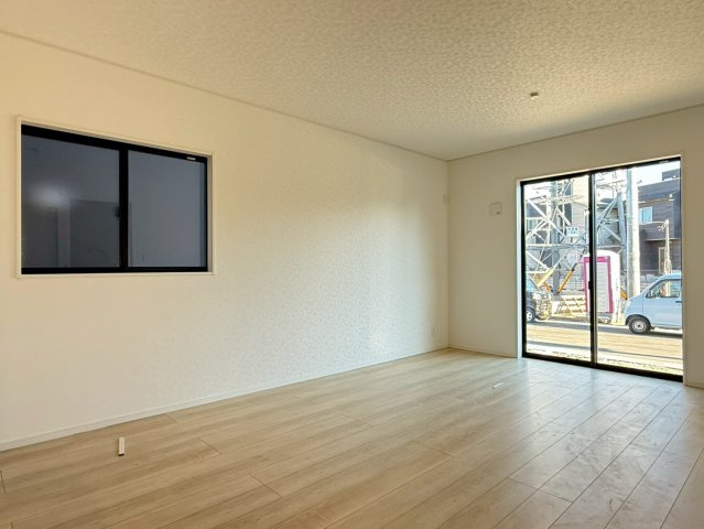 川口市安行小山第2　新築一戸建て　4号棟の居間・リビング|ゆったりとした居間です