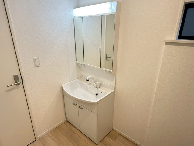 川口市安行小山第2　新築一戸建て　4号棟の独立洗面台|独立洗面化粧台が付いています