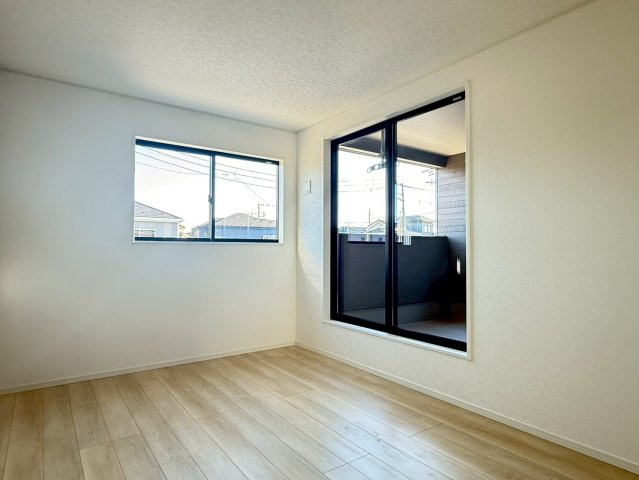 川口市安行小山第2　新築一戸建て　4号棟の寝室|落ち着いた色調の寝室です