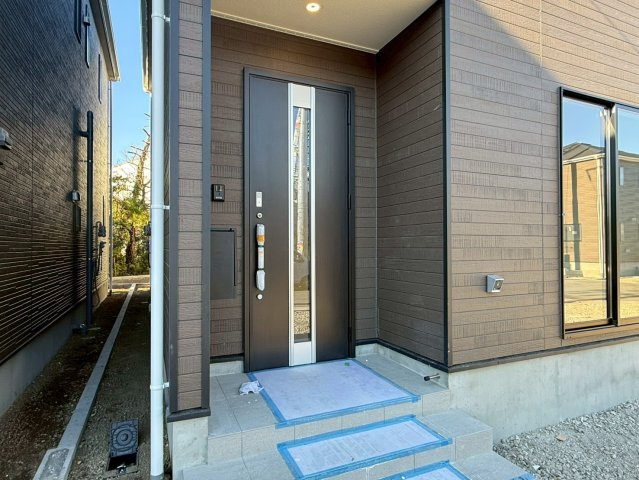 川口市安行小山第2　新築一戸建て　4号棟の玄関|落ち着いた玄関です